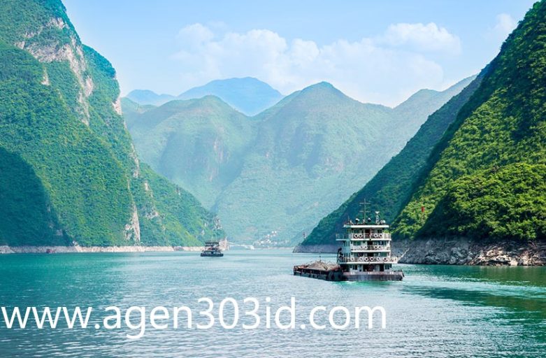 Bersepeda Menyusuri Taman Nasional Yangtze, China